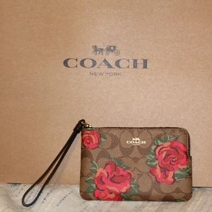 *SOLD* NWT Coach Wristlet